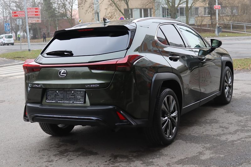 Lexus UX 250h F-SPORT DESIGN 2.0 135kW - fotka 11 z 50