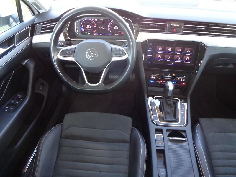 Volkswagen Passat 2.0 TDI DSG Elegance 110 kW - fotka 5 z 30