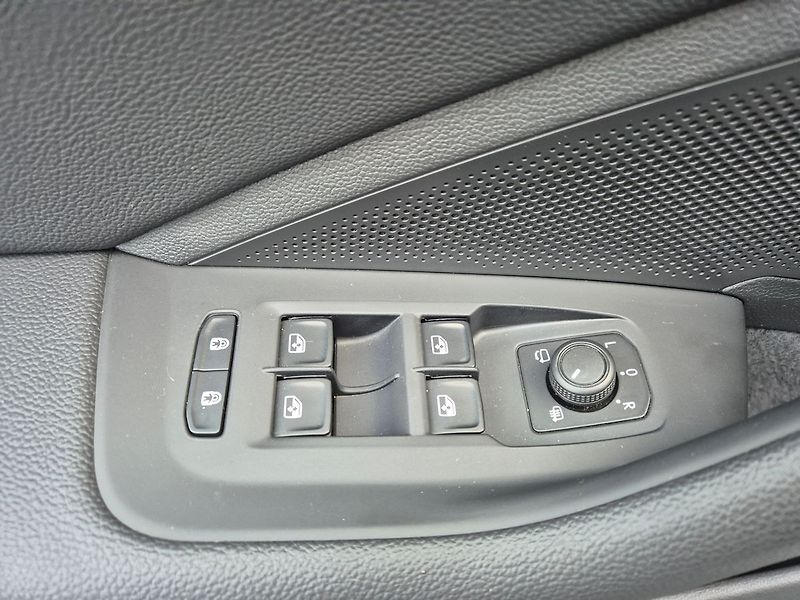 Škoda Superb Combi 2,0 TDI DSG 4x4 142kW L& - fotka 19 z 41