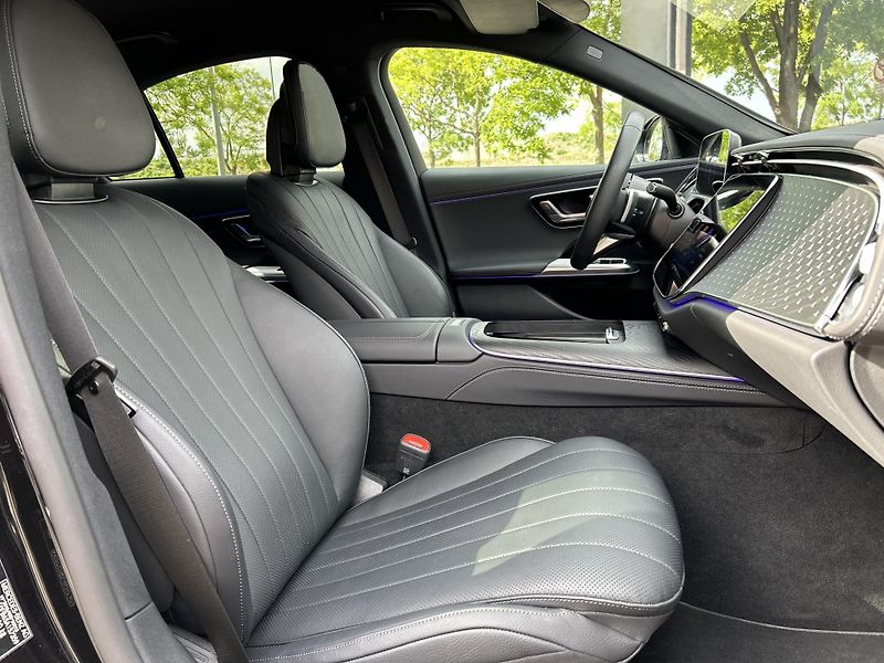 Mercedes-Benz Třídy E E 220d 4Matic AMG - fotka 14 z 28