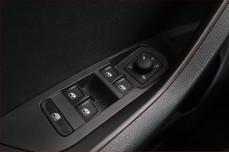 Škoda Karoq (2024) Sportline 2.0 TDI - fotka 22 z 27