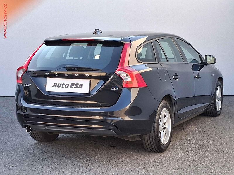 Volvo V60 (2014) 2.0 D3, AC, navi, park.asist - fotka 4 z 16