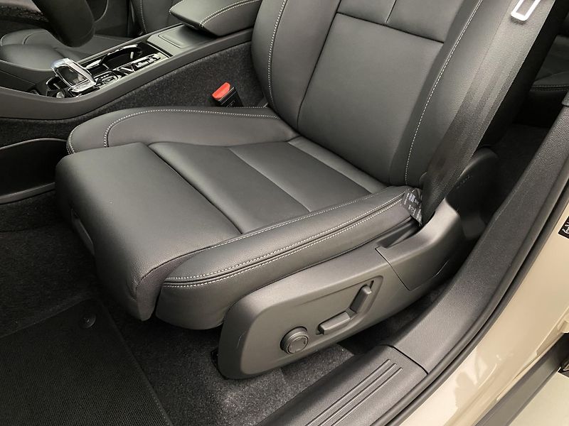 Volvo XC40 (2026) B3 AUT DARK ULTRA - fotka 29 z 66