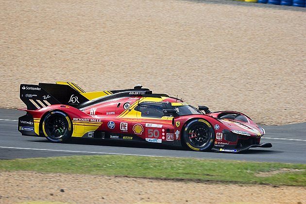Vítěz letošního 24 hodin Le Mans, posádka Ferrari 499P se startovním číslem 50., zdroj: Wikimedia Commons, Kevin Decherf, CC BY-SA 2.0