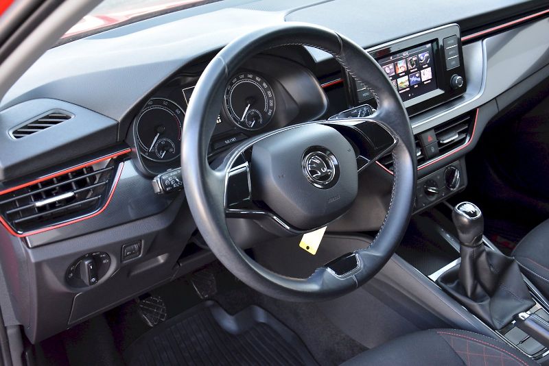 Škoda Scala (2020) 1.0 TSI 85 KW Ambition 125 LET - fotka 7 z 25