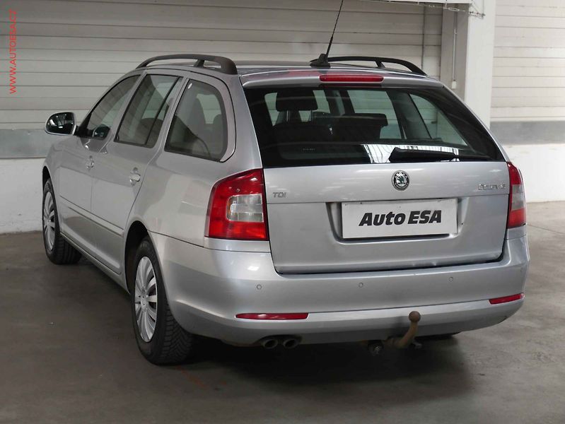 Škoda Octavia (2009) 1.9TDI, AC, temp - fotka 4 z 15