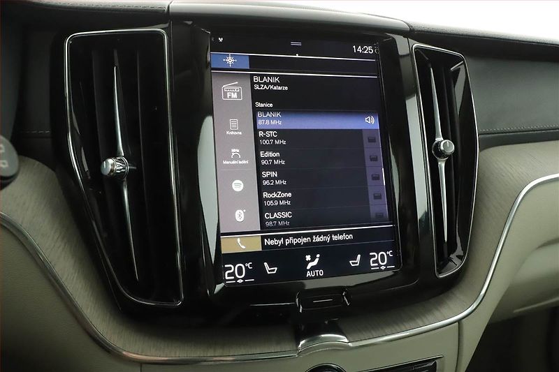 Volvo XC60 (2018) D4 AWD - fotka 17 z 27