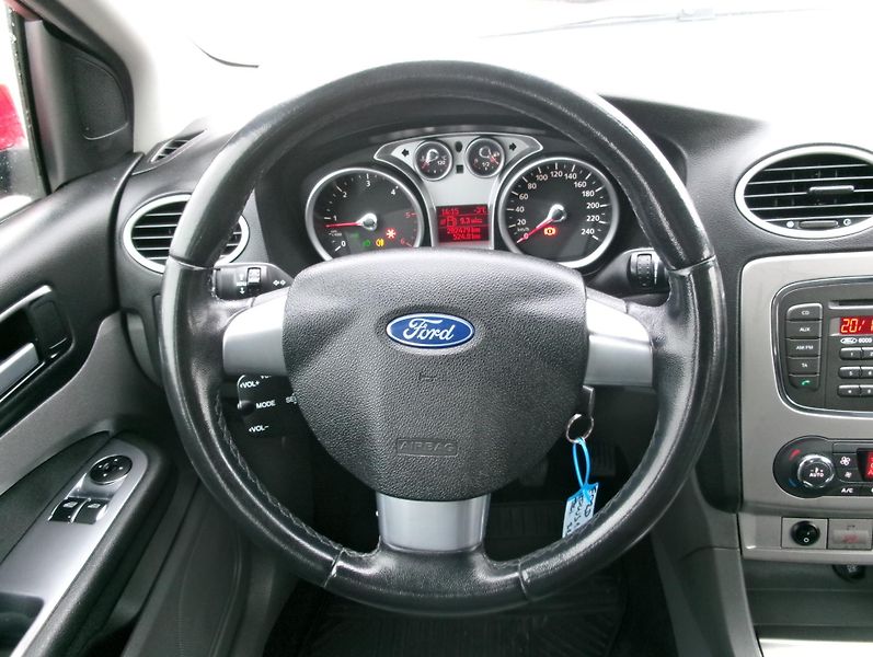 Ford Focus 1,6 - ZADÁNO - fotka 14 z 25