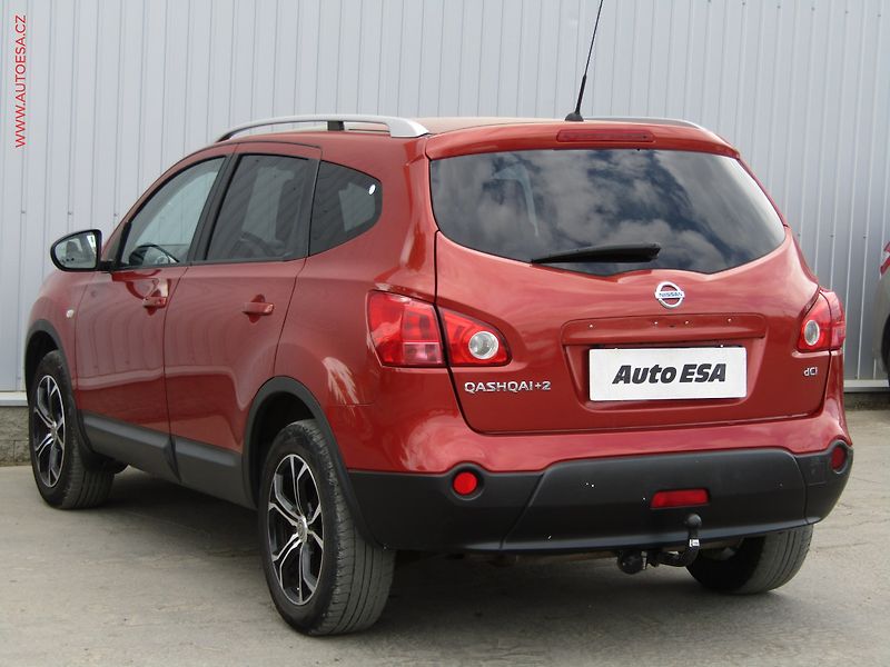 Nissan Qashqai (2009) 2.0 dCi 4x4, 7míst, ČR, AC - fotka 6 z 20