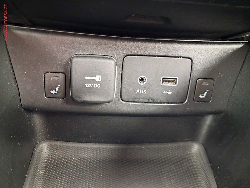Fiat Tipo (2017) 1.4 T-JET, Lounge, navi - fotka 13 z 20