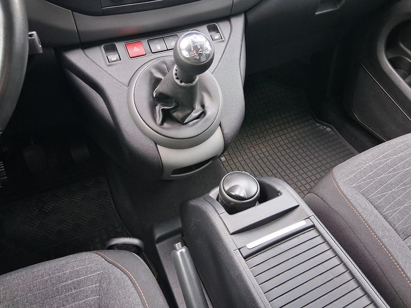Citroën Berlingo SHINE 1.6 VTi 88 kW - fotka 18 z 21