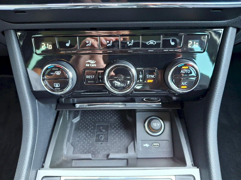 Škoda Superb (2022) Style Plus Top DSG 2,0TSi 140k - fotka 30 z 35