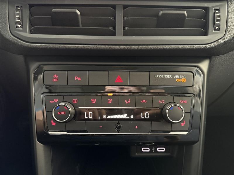 Volkswagen T-Cross 1,0   TSI 81kW,DSG,1.MAJ,SERVI - fotka 22 z 28