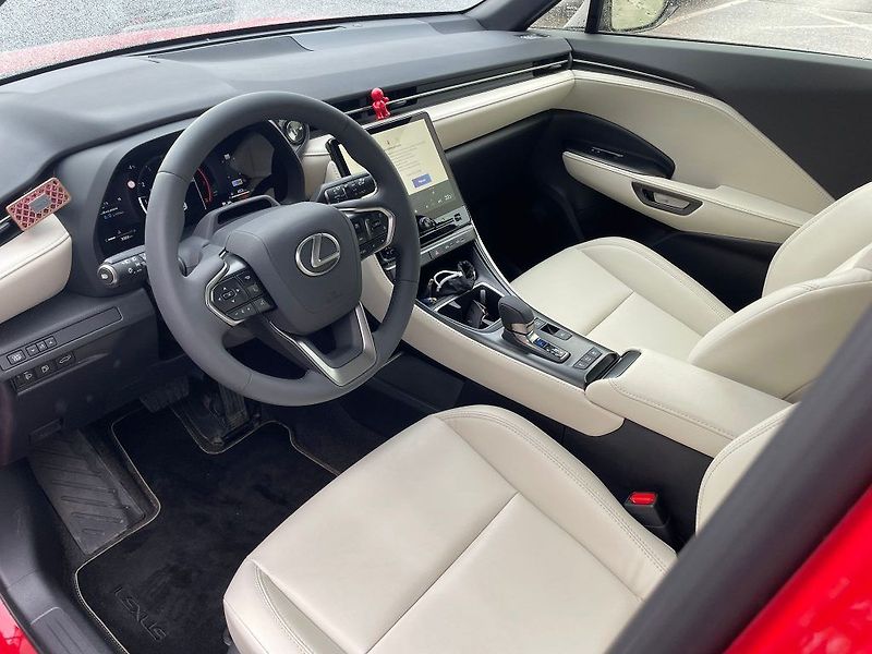 Lexus LBX NG23 1.5L HEV CVT - fotka 16 z 26