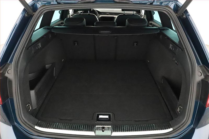 Volkswagen Passat (2019) 2.0 BiTDI - fotka 11 z 23