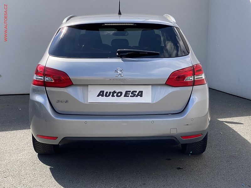 Peugeot 308 (2018) 1.5 HDi, Allure, panor, navi - fotka 5 z 17