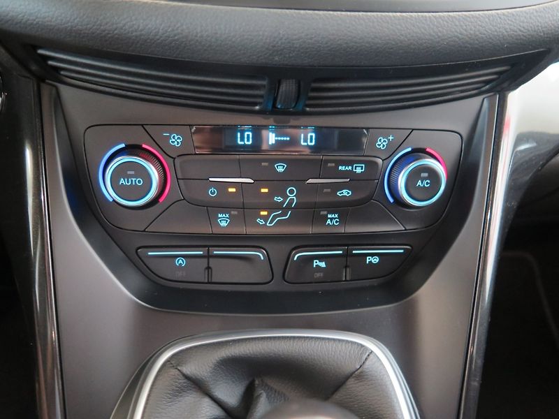 Ford Kuga (2018) 1.5EB,klima,kamera,navi,výhřev - fotka 9 z 28