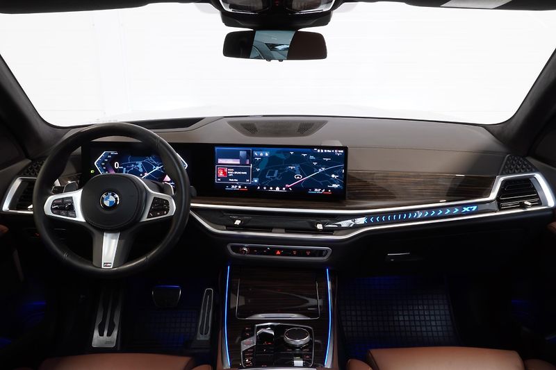 BMW X7 Xdrive40i,M-paket,ČR,1.M,Tažné - fotka 27 z 41