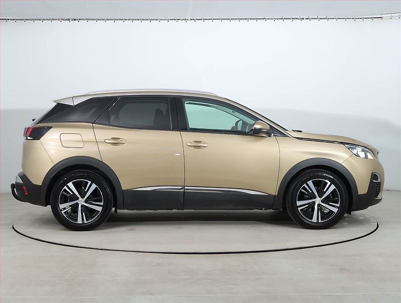 Peugeot 3008 (2018) Allure 1.6 BlueHDi, Automat - fotka 6 z 21