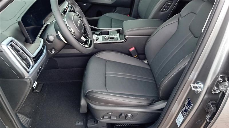 Kia Sorento 2,2 CRDi SCR 4x4 8DCT TOP 5P - fotka 9 z 16