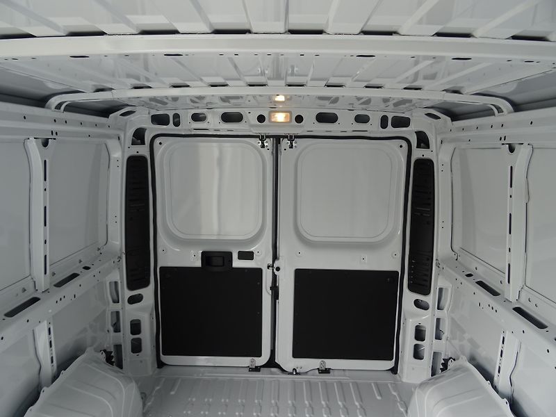 Peugeot Boxer (2026) Furgon L2H1 BHDi 120k MAN6 - fotka 13 z 36