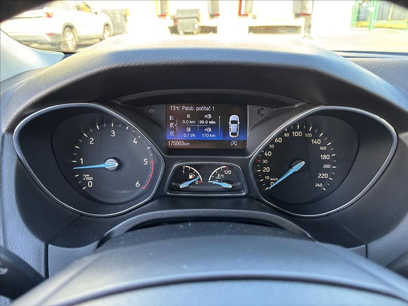Ford Focus 1,5 TDCI 70kW Trend - fotka 17 z 28