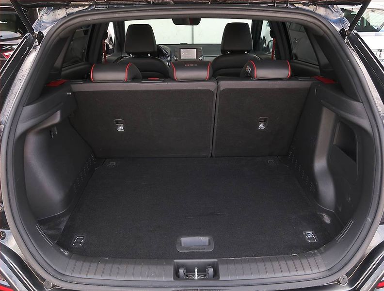 Hyundai Kona (2018) 1.0 T-GDI, Kůže, Tempomat - fotka 14 z 15
