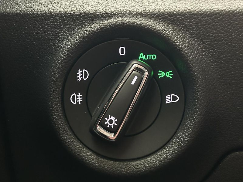 Škoda Kamiq 1.0 TSI Style - fotka 15 z 28