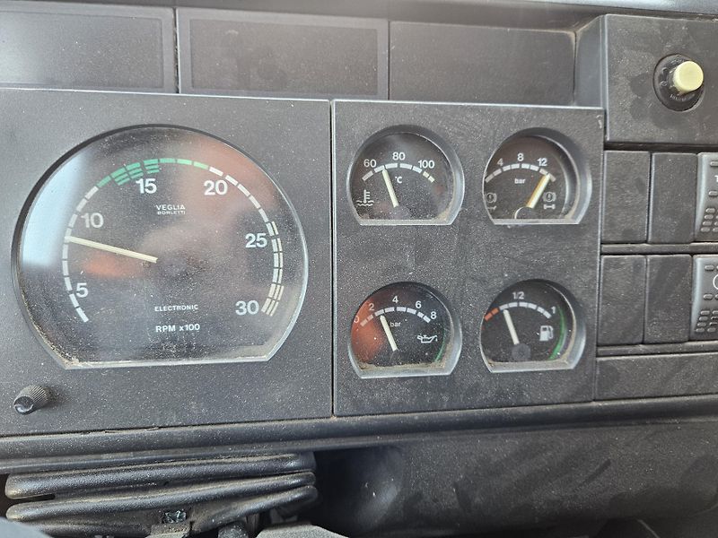 Iveco Trakker (1999) 3 STRANNÝ SKLÁPĚČ 6X4 - fotka 13 z 15