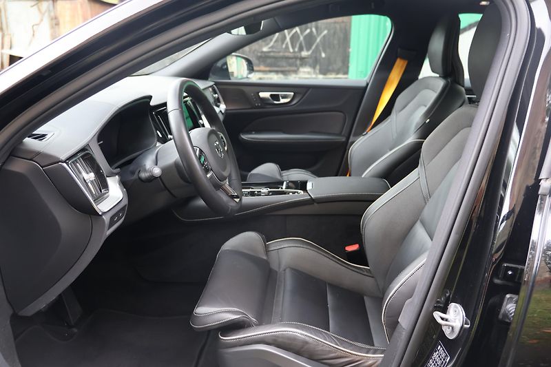Volvo S60 (2022)  Polestar Engineered T8 AWD  - fotka 8 z 22