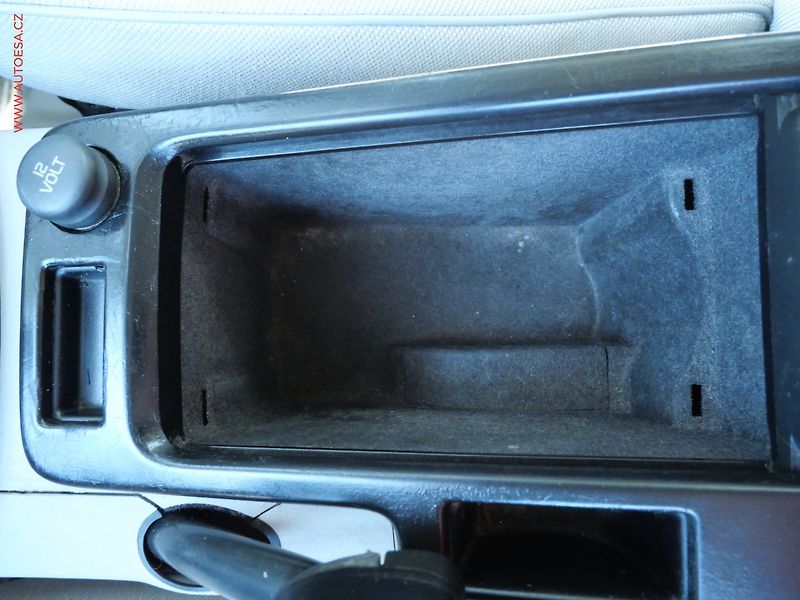 Volvo V50 (2008) 1.6D, AC, výhřev sed - fotka 18 z 19