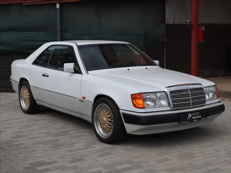 Mercedes-Benz 200 2,0 124 E Coupe SportLine - fotka 1 z 26