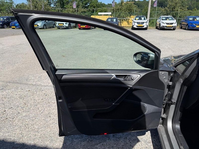 Volkswagen Golf (2016) 1.6 TDi 81kW/1MAJ/Tempomat - fotka 11 z 32