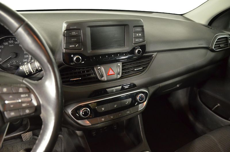 Hyundai i30 (2017) 1.4i 73kW HB - fotka 13 z 19