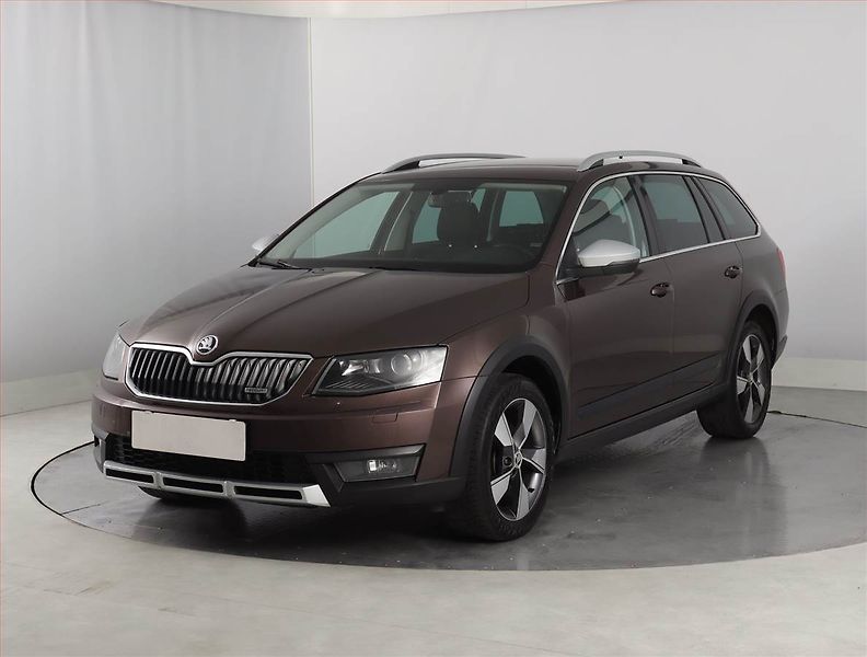 Škoda Octavia (2015) Scout 2.0 TDI, 4X4, Automat - fotka 2 z 21