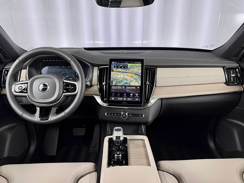 Volvo XC90 B5 AWD PLUS DARK, PANORAMA, H& - fotka 9 z 33