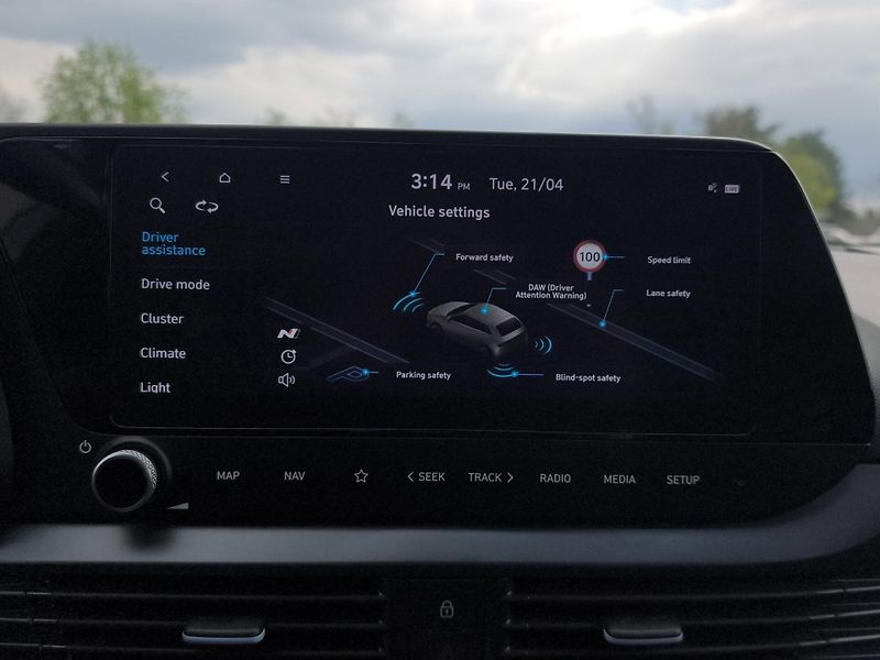 Hyundai i20 (2022) N Premium 1.6 T-GDi 150kW, ČR, - fotka 19 z 28
