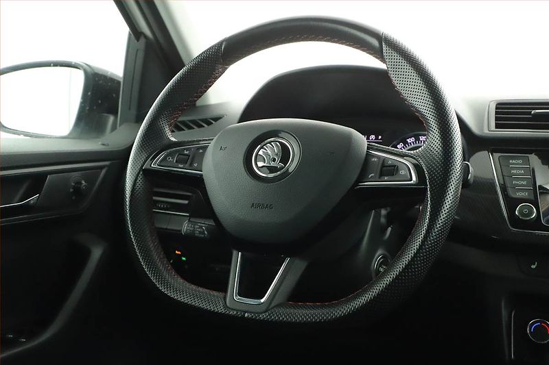 Škoda Fabia (2018) R5 1.4 TSI, Automat, Navi - fotka 11 z 17
