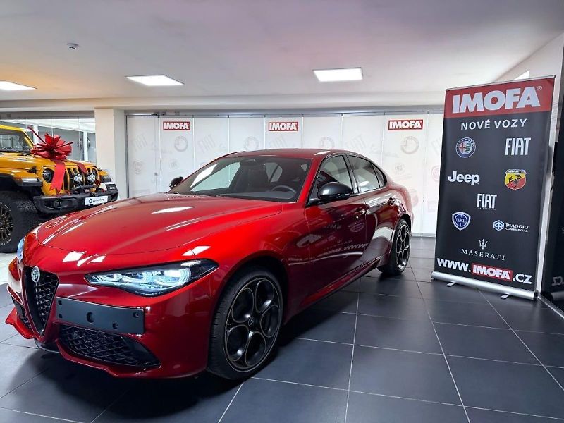 Alfa Romeo Giulia (2026) 2.0T 280k AT8 ZF Q4 4x4 Intens - fotka 3 z 23