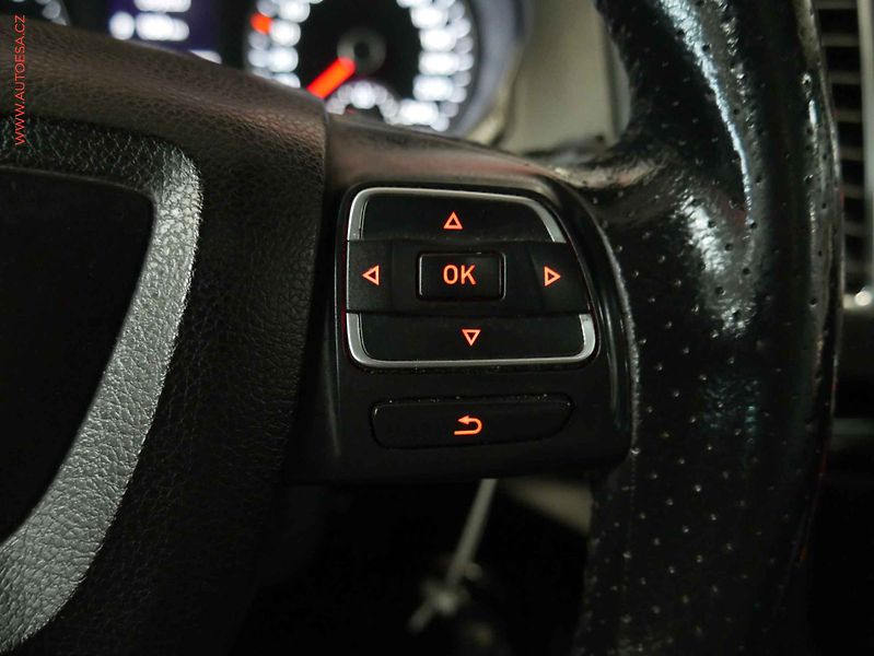 Seat Alhambra (2011) 2.0 TDi 7míst, Navi, panor. - fotka 14 z 23