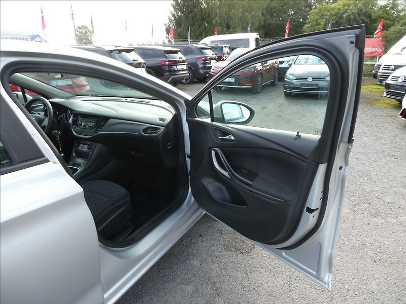 Opel Astra 1,4 i 74kW 2x kola, serviska - fotka 23 z 39