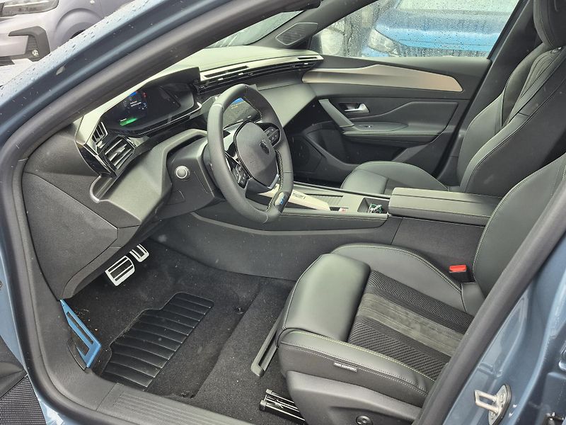 Peugeot 308 (2026) SW GT Elektro115 kW/156k 58kWh - fotka 11 z 26