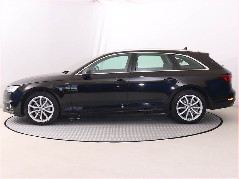 Audi A4 (2018) S-Line 2.0 TDI, Automat, Navi - fotka 3 z 22