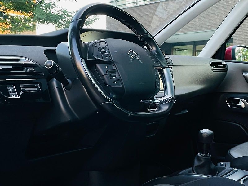 Citroën Grand C4 Picasso 2.0HDi MAN 7MÍST KAMERY TAŽNÉ - fotka 49 z 60