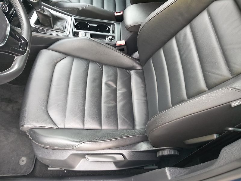 Volkswagen Golf (2013) VII 2,0TDi 110kw 1.MAJITEL - fotka 33 z 39
