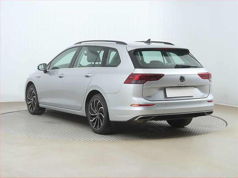 Volkswagen Golf (2021) Style 1.5 TSI - fotka 4 z 6