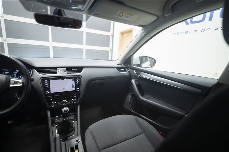 Škoda Octavia 2,0 TDI NAVI KEYLESS VÝHŘEV ČR - fotka 15 z 41