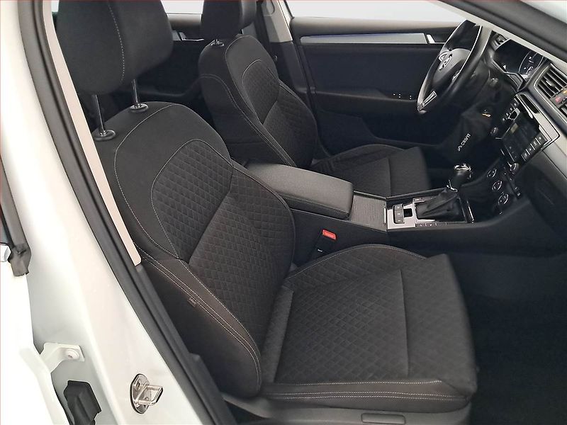 Škoda Superb (2016) Style 2.0 TDI, Automat, Navi - fotka 9 z 26