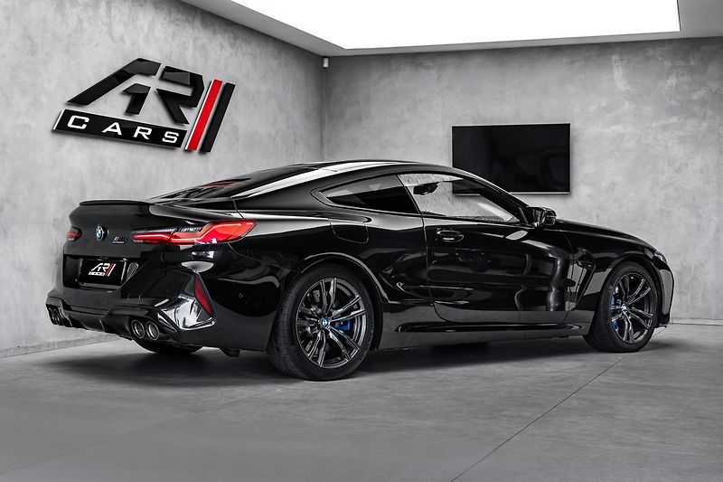 BMW M8 Coupe Competition Night Carbon - fotka 7 z 23