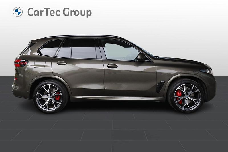 BMW X5 xDrive30d - fotka 7 z 37